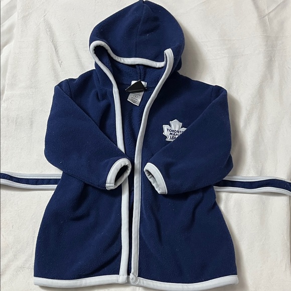 Toronto Maple Leafs Kids Bath Robe - Picture 5 of 7